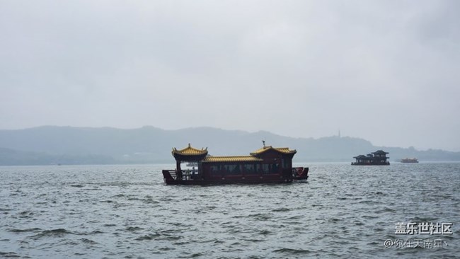 上周末去了杭州，带大家看一下雨后的西湖