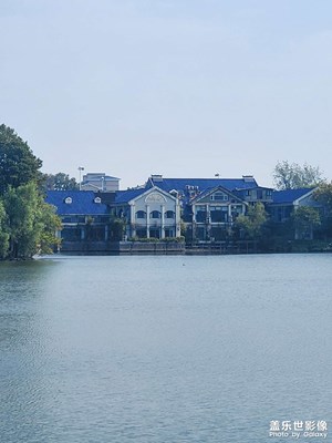 【秋冬时光】+ 深秋湖景房
