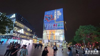 皎皎兮似轻云之蔽月，飘飘兮若回风之流雪