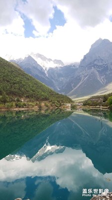 玉龙雪山下