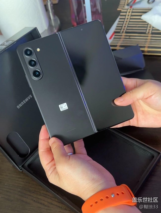 【一起来寻星】+三星Galaxy Z Fold5：未来在握，“折” 学当道