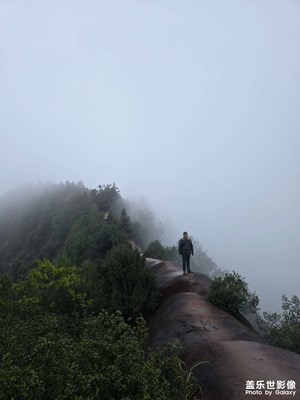 休息爬山