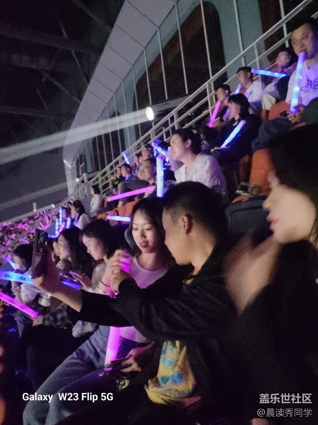 【一起来寻星】w25在演唱会拍照体验
