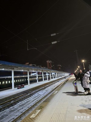 【返程路上】+火车站的风雪