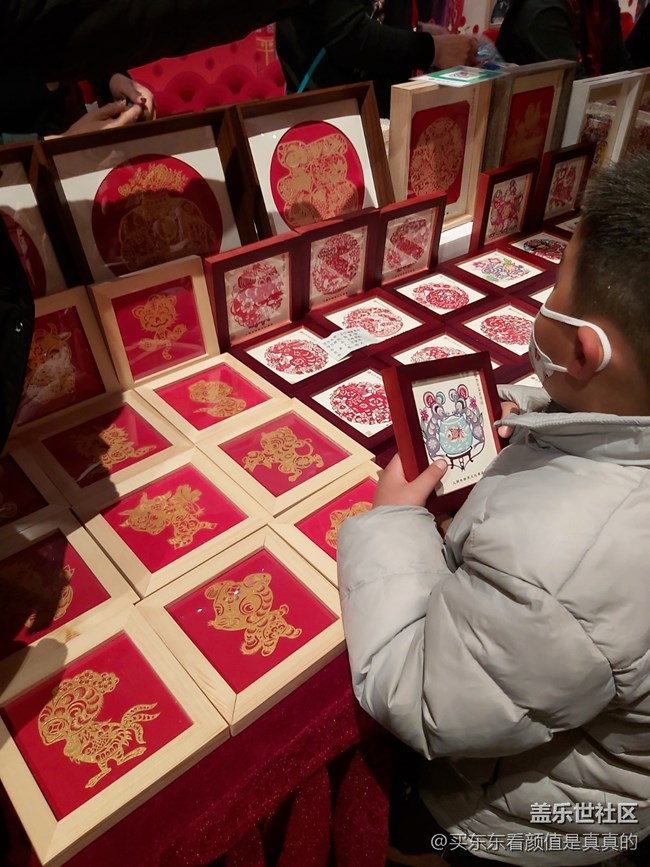 【冬日下的年味】春节展览的集市