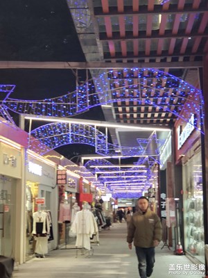 【金蛇转好运】+城市烟火气

