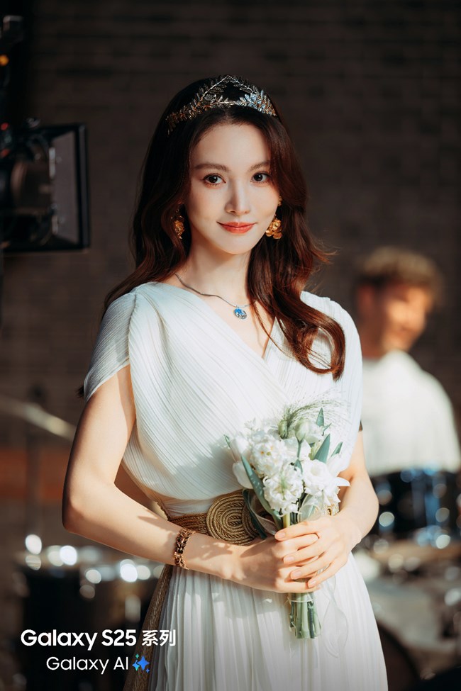 什么？三星手机品牌大使 金晨 变身美女DJ？