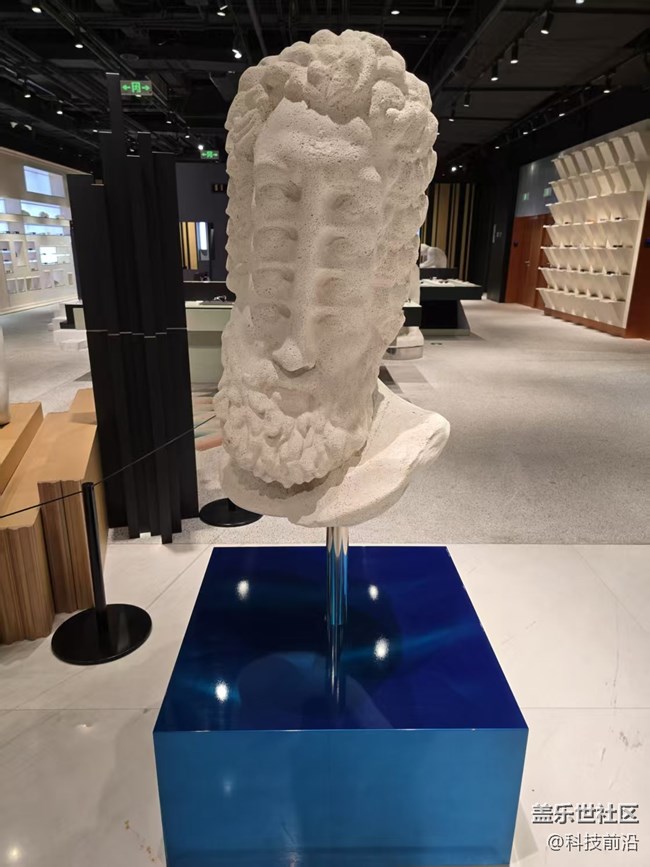 【幸福时光】奇特的商场布景