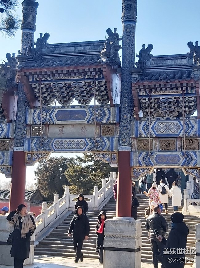 【我家附近的公园】周末置身园林，在树荫下乘凉，于湖畔边发呆，尽情享受这份惬意悠然的园林时光。