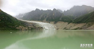 在西藏邂逅冰蓝