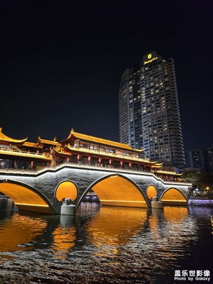 【春之夜】

春夜镜华章