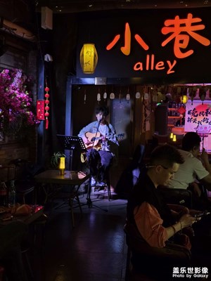 【春之夜】霓虹揉碎的微醺诗行