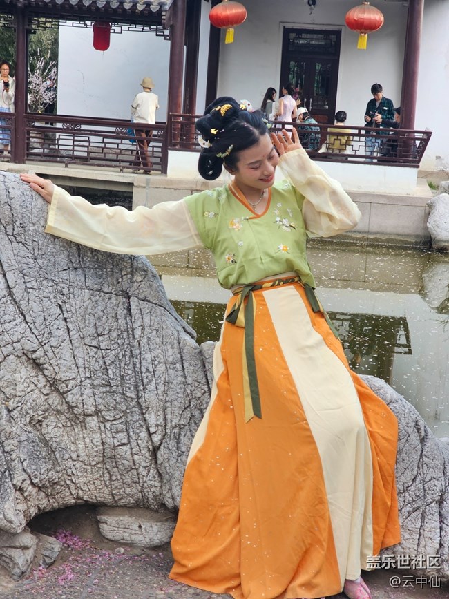 【春日序曲】蹭拍美女