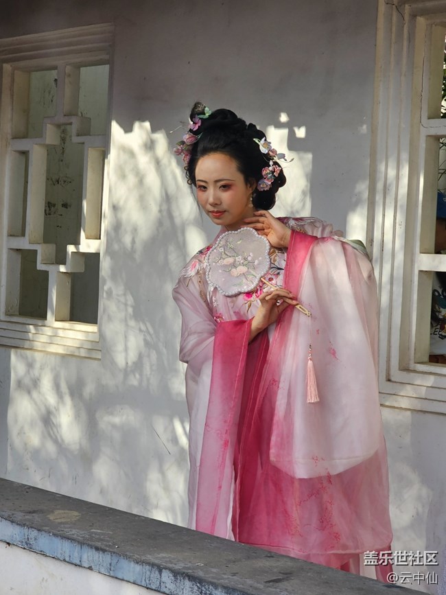 【春日序曲】蹭拍美女