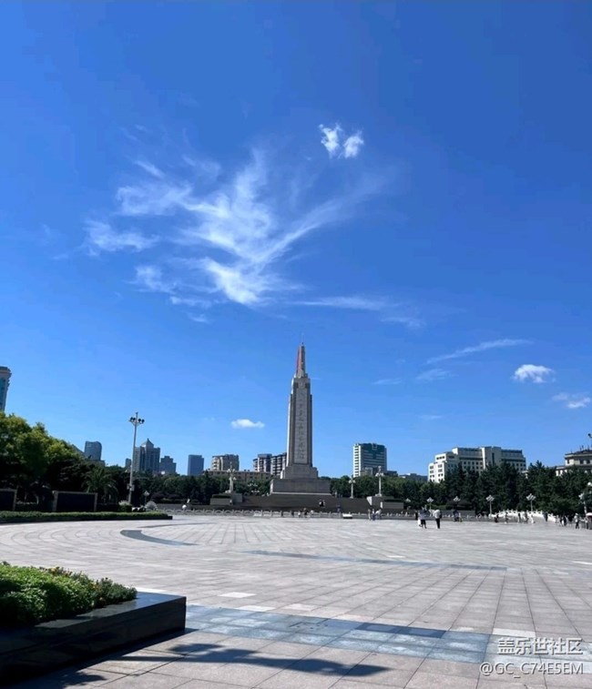 【带上折叠屏过五一】八一广场