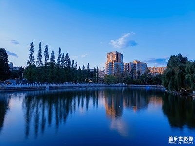 用Galaxy S25Ultra记录傍晚的翠湖公园