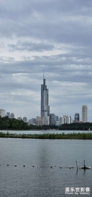 南京站对面就是玄武湖，风景不错