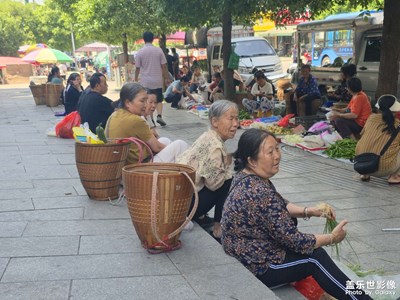 小县城，老年人生活很慢，