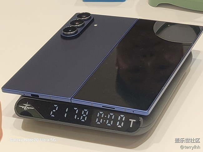 【新一代折叠新品】Z Fold7与Z Flip7新机超前线下体验。