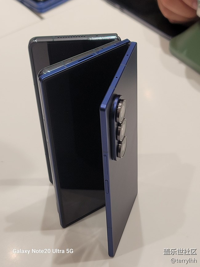 【新一代折叠新品】Z Fold7与Z Flip7新机超前线下体验。
