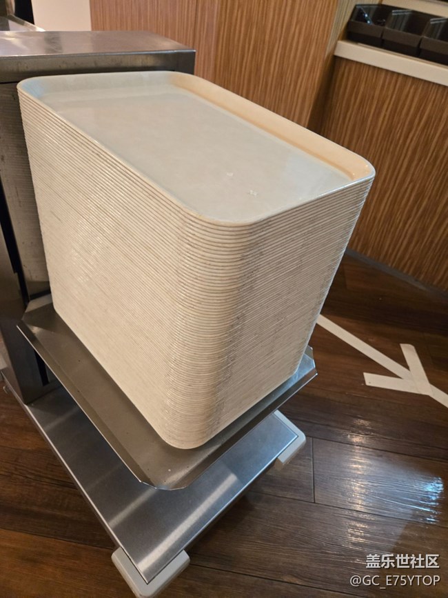 【折叠万象】层叠的餐具