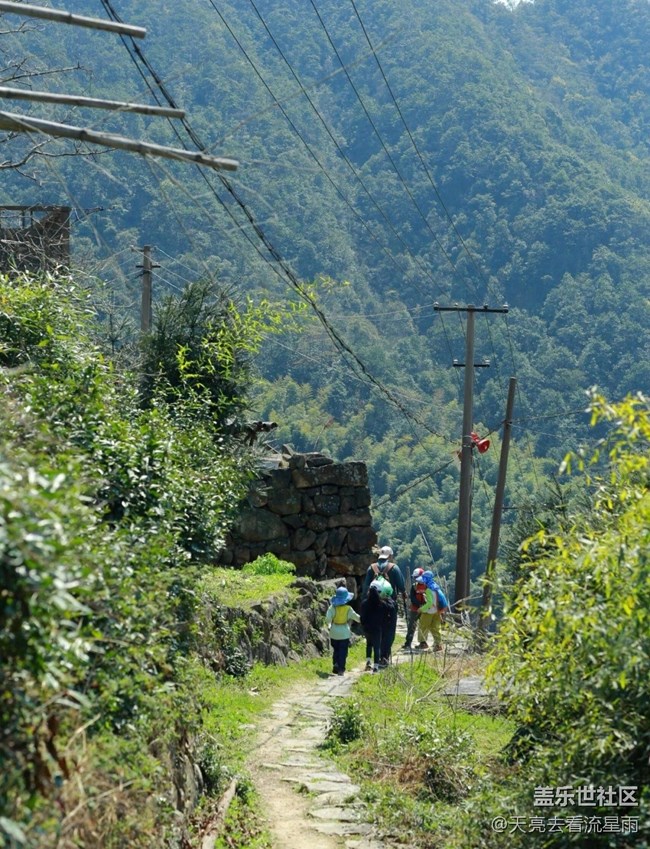 走清闲古道，登顶埃码尖