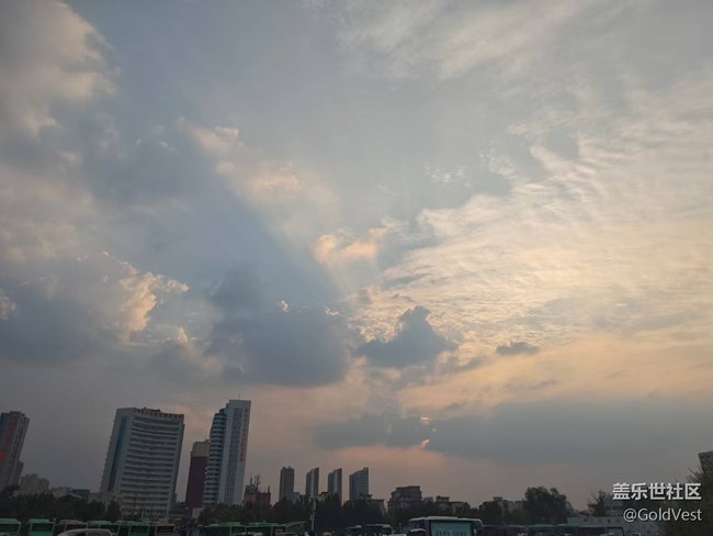 【仲夏调色盘】穿梭城市之间
