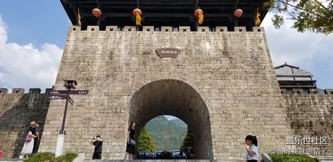 最热的日子去旅行，都湿透了~