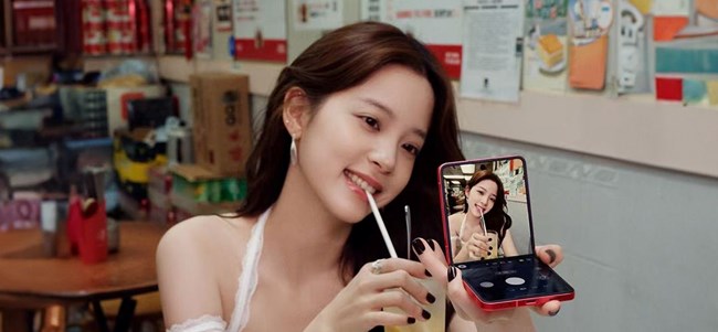 看欧阳娜娜用三星Galaxy Z Flip7，解锁潮流地标