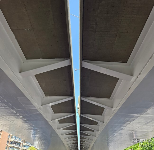 【捕捉生活中的对比色】桥下掠影