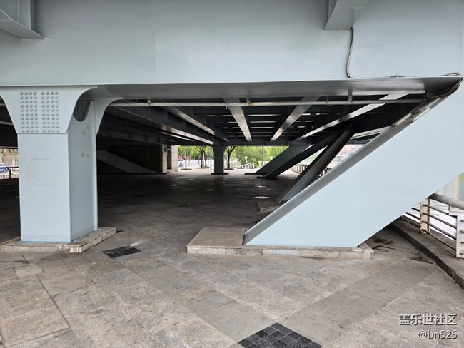 【捕捉生活中的对比色】桥下掠影