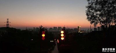 夕阳西下，断肠人在天涯