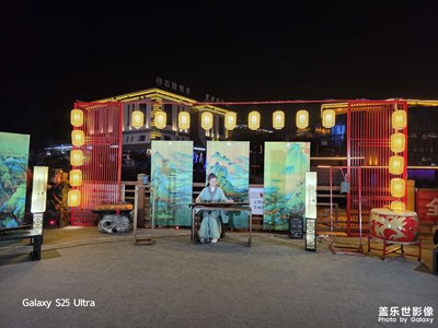 《节日盛景》一镜框下的节假日