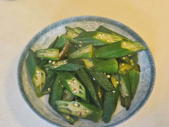 【暖食抚秋凉】素炒秋葵