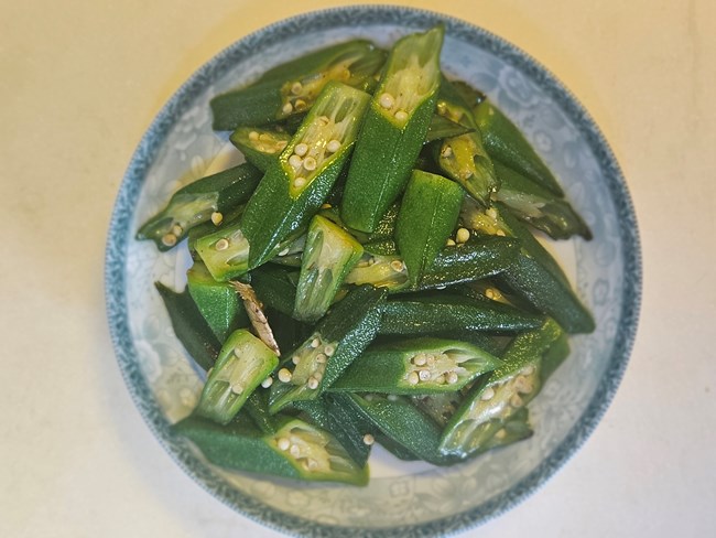 【暖食抚秋凉】素炒秋葵