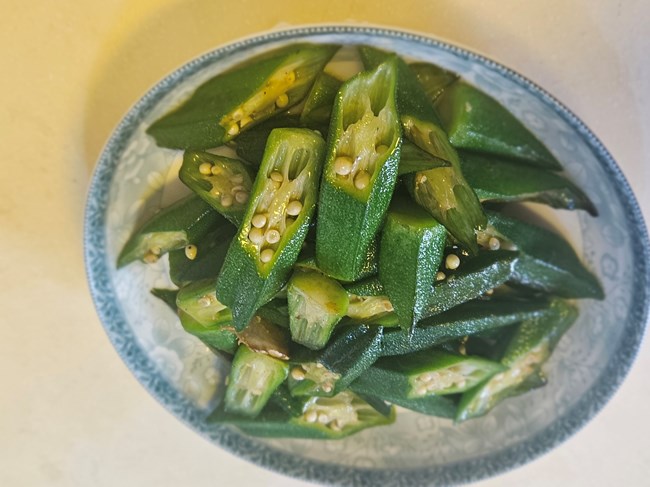 【暖食抚秋凉】素炒秋葵