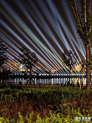 夜幕中的城市,无关四季