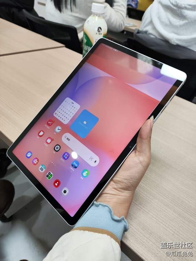 星粉家人再度欢聚!每一次相聚都满含期待,而此次的核心惊喜,便是三星Galaxy Tab S11轻旗舰智能便携平 星粉家人再度欢聚!每一次相聚都满含期待,而此次的核心惊喜,便是三星Galaxy Tab S11轻旗舰智能便携平