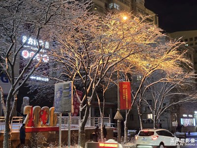 晚上的雪景也能很美