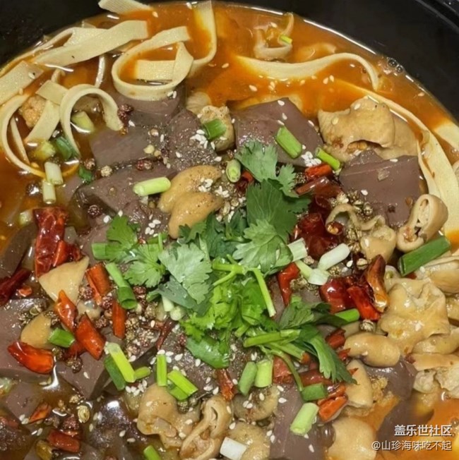 【小雪驱寒食谱】肥肠鸭血煲