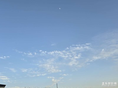 万里晴朗皓月当空