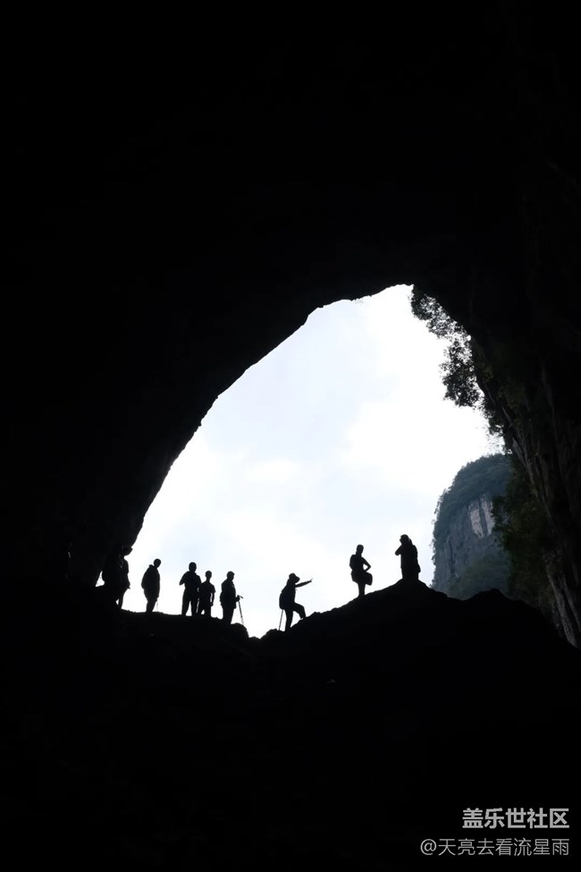 恩施原始溶洞穿越