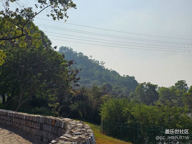 【秋末山景】远处的山