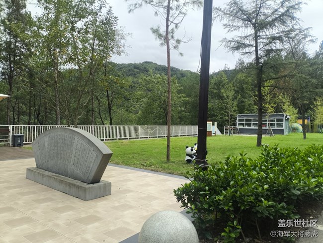 【秋末山景】秋末山径里，藏着时光的温柔