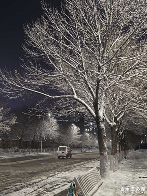 春有百花秋有月，夏有凉风冬有雪