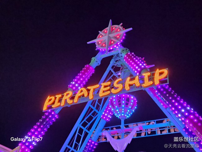 三星Galaxy Z Flip7评测:掌心折叠间的科技美学体验 三星Galaxy Z Flip7评测:掌心折叠间的科技美学体验