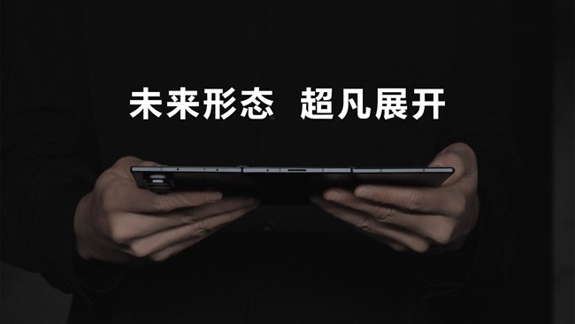 优雅亮相 三星Galaxy Z TriFold