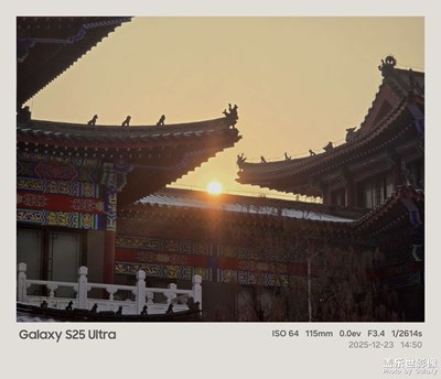 银装玉佛寺，阳光染碧雪