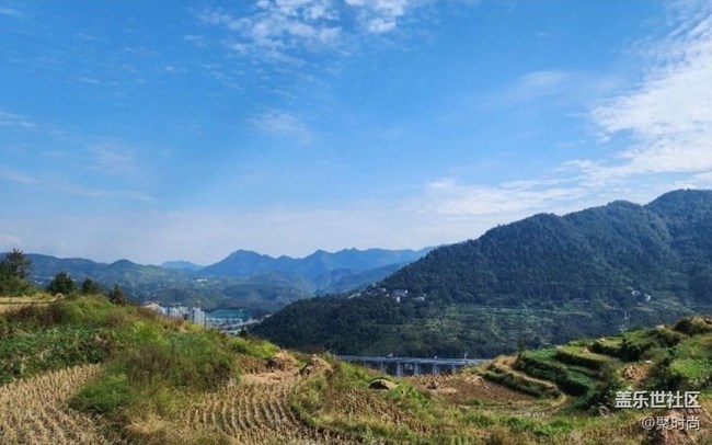 【折叠屏手机里的春夏秋冬】秋高气爽