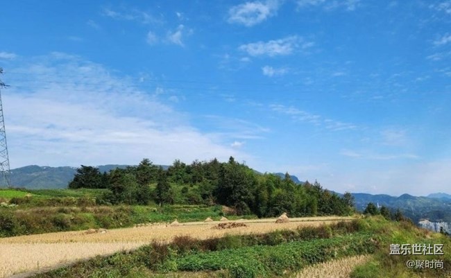 【折叠屏手机里的春夏秋冬】秋高气爽